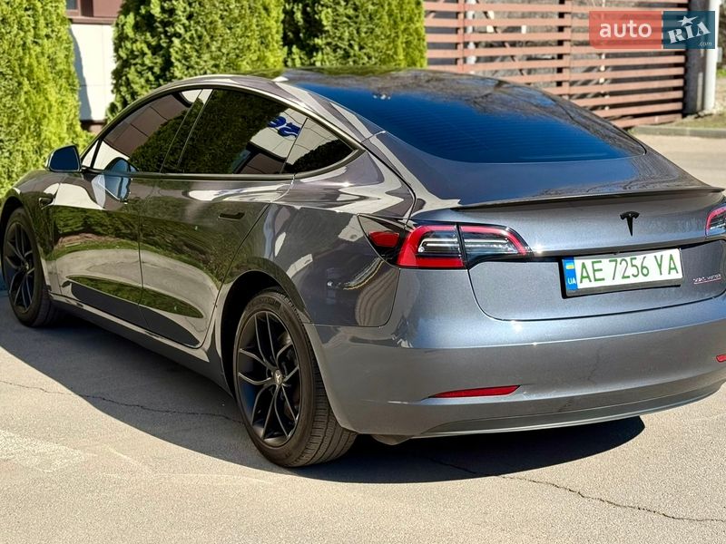 Седан Tesla Model 3 2023 в Дніпрі