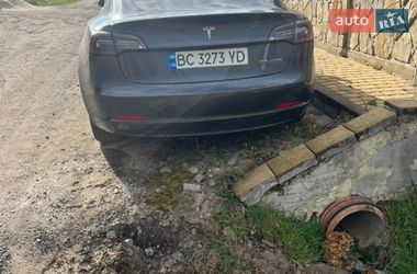 Седан Tesla Model 3 2018 в Львові