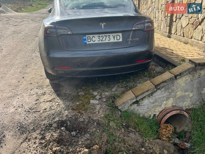 Седан Tesla Model 3 2018 в Львові