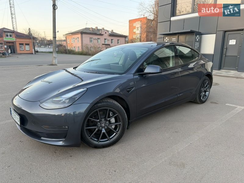 Седан Tesla Model 3 2023 в Киеве