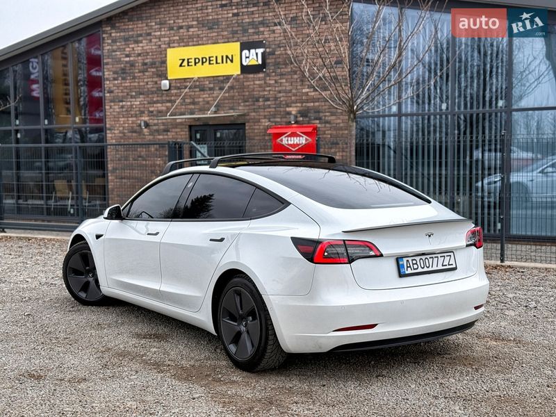 Седан Tesla Model 3 2021 в Виннице
