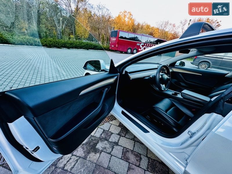 Седан Tesla Model 3 2021 в Виннице