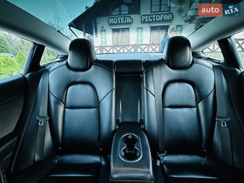 Седан Tesla Model 3 2021 в Виннице