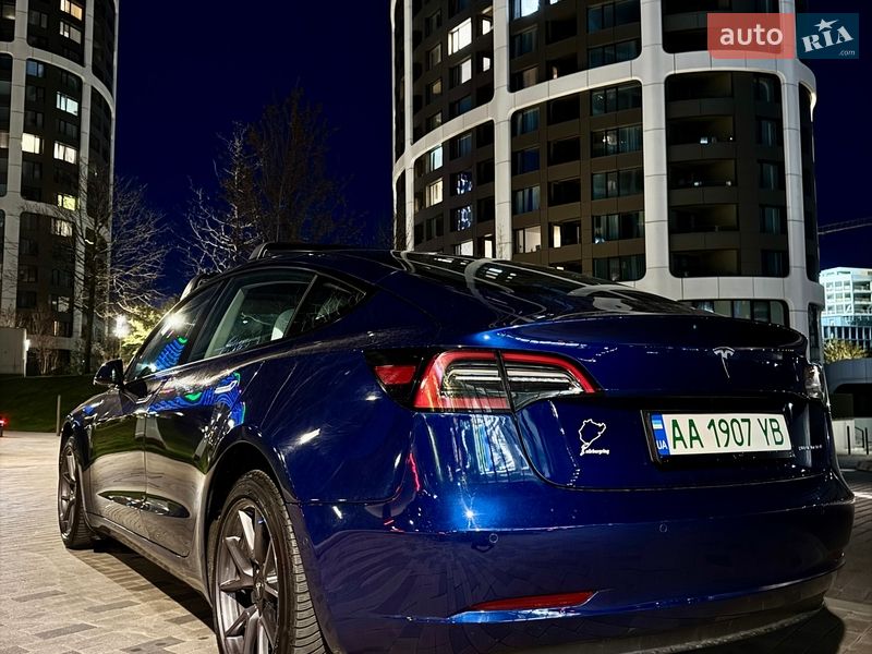 Седан Tesla Model 3 2022 в Киеве