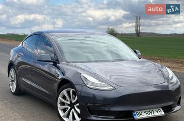 Седан Tesla Model 3 2018 в Ровно