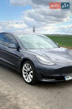 Седан Tesla Model 3 2018 в Ровно