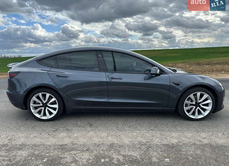 Седан Tesla Model 3 2018 в Ровно