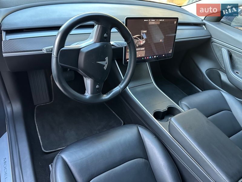Седан Tesla Model 3 2018 в Ровно