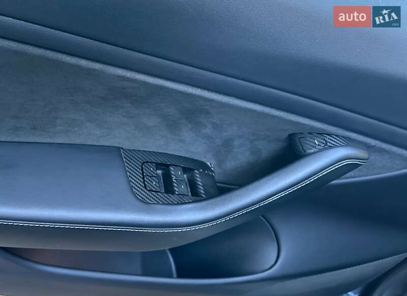 Седан Tesla Model 3 2018 в Ровно