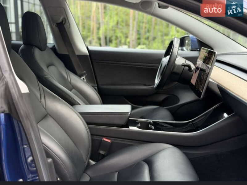 Седан Tesla Model 3 2019 в Житомирі