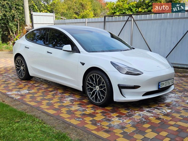 Седан Tesla Model 3 2023 в Глухове
