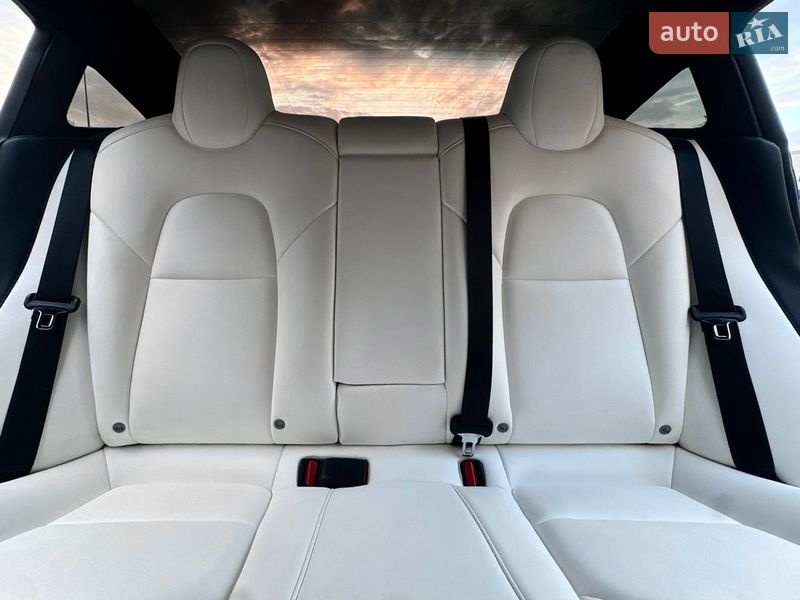 Седан Tesla Model 3 2021 в Одессе