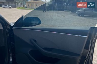 Седан Tesla Model 3 2024 в Валках