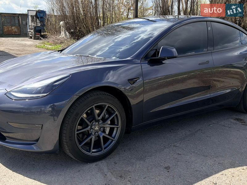 Седан Tesla Model 3 2023 в Днепре