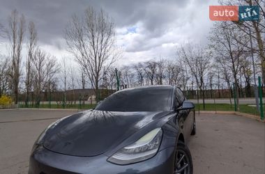 Седан Tesla Model 3 2017 в Кривом Роге