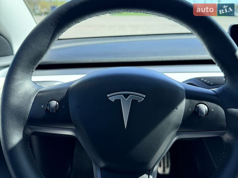 Седан Tesla Model 3 2021 в Львове
