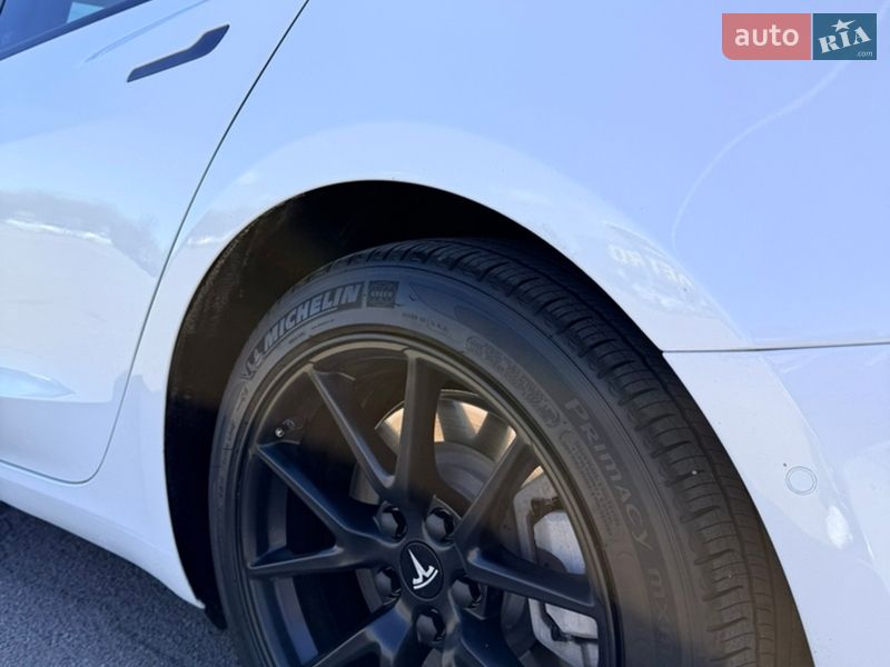 Седан Tesla Model 3 2021 в Львове
