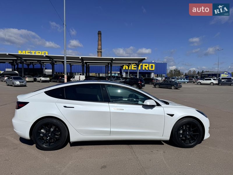 Седан Tesla Model 3 2021 в Львове
