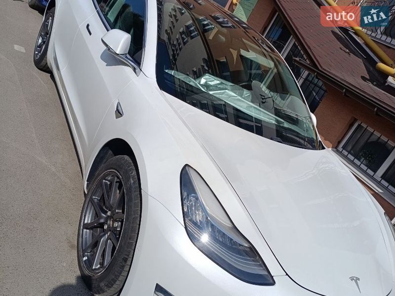 Седан Tesla Model 3 2019 в Києві