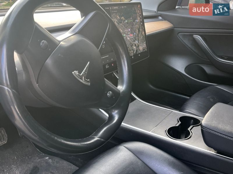 Седан Tesla Model 3 2018 в Ирпене