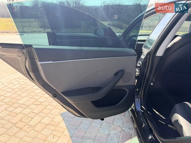 Седан Tesla Model 3 2024 в Кропивницком