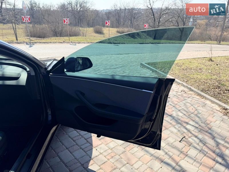 Седан Tesla Model 3 2024 в Кропивницком