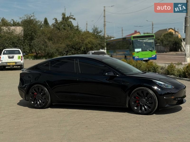 Седан Tesla Model 3 2023 в Житомире