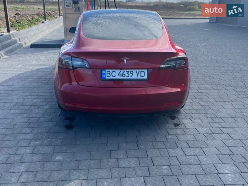 Седан Tesla Model 3 2022 в Львове