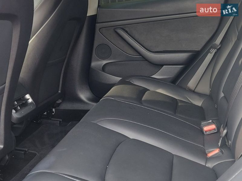 Седан Tesla Model 3 2021 в Луцьку