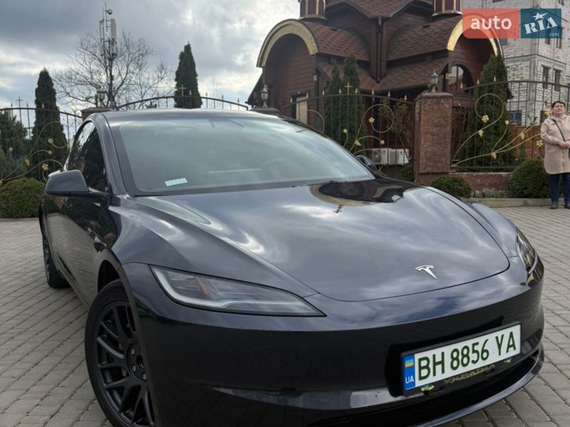 Tesla Model 3 2024