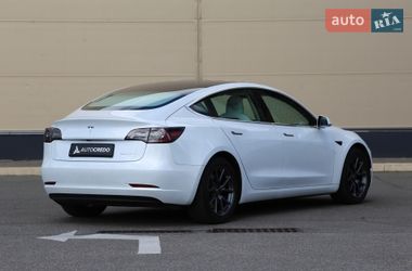 Седан Tesla Model 3 2020 в Киеве