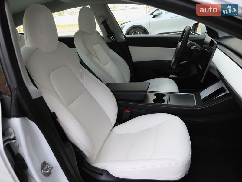 Седан Tesla Model 3 2020 в Киеве