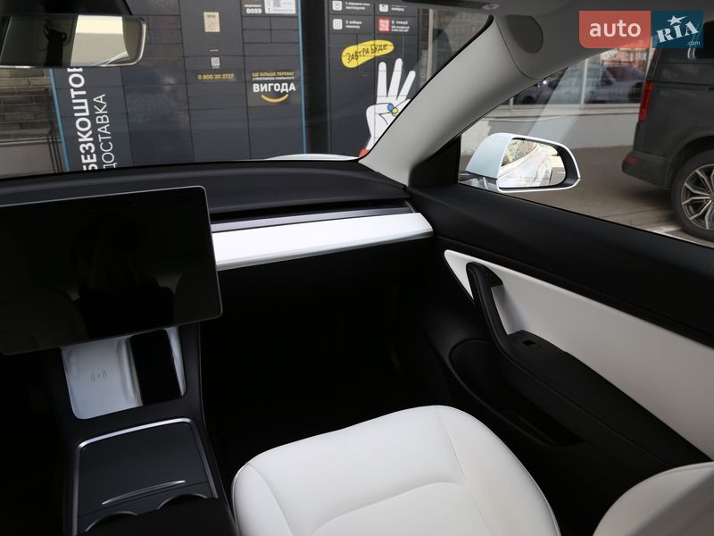Седан Tesla Model 3 2020 в Киеве