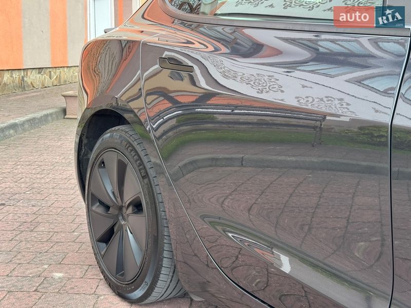 Седан Tesla Model 3 2024 в Стрые
