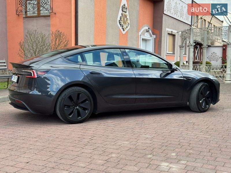 Седан Tesla Model 3 2024 в Стрые