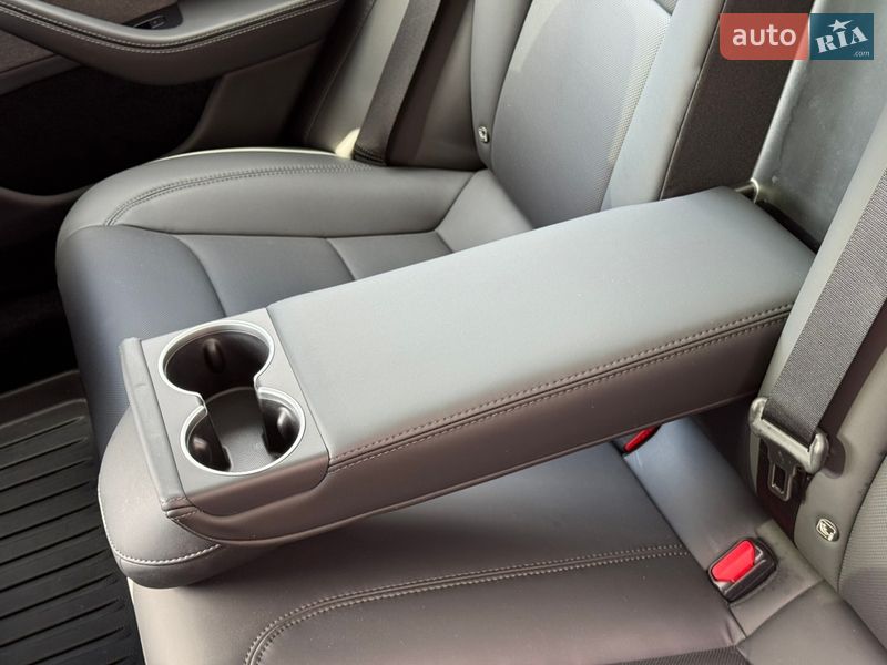 Седан Tesla Model 3 2024 в Стрые