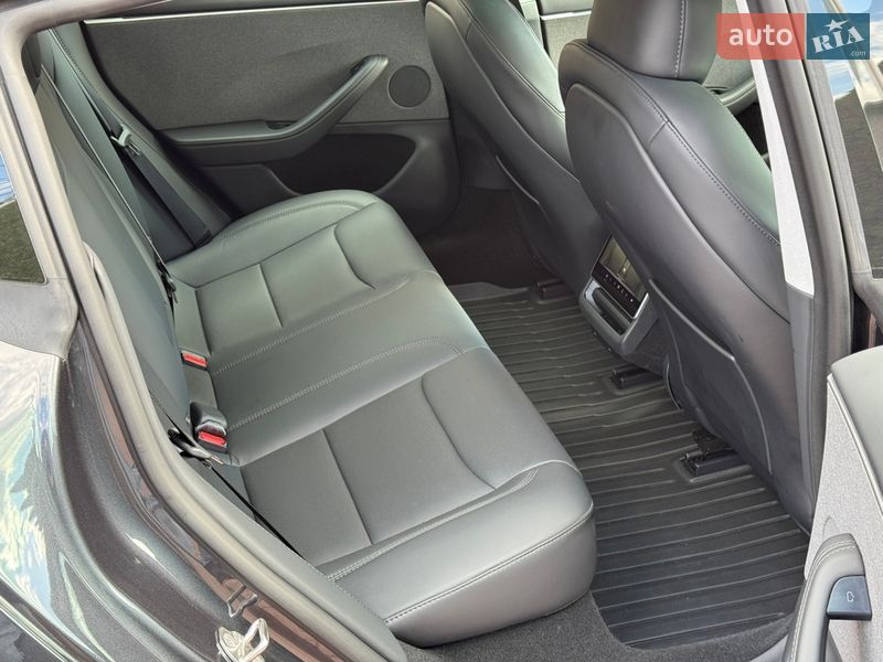 Седан Tesla Model 3 2024 в Стрые