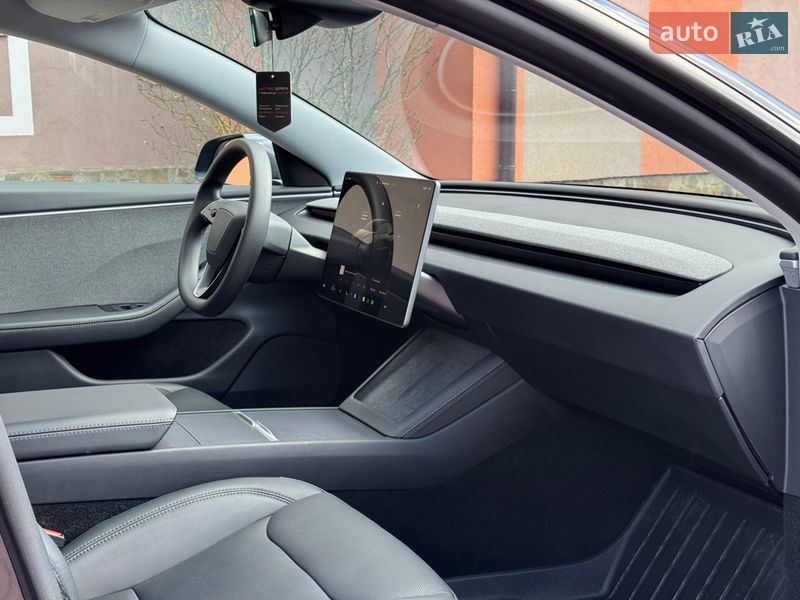 Седан Tesla Model 3 2024 в Стрые