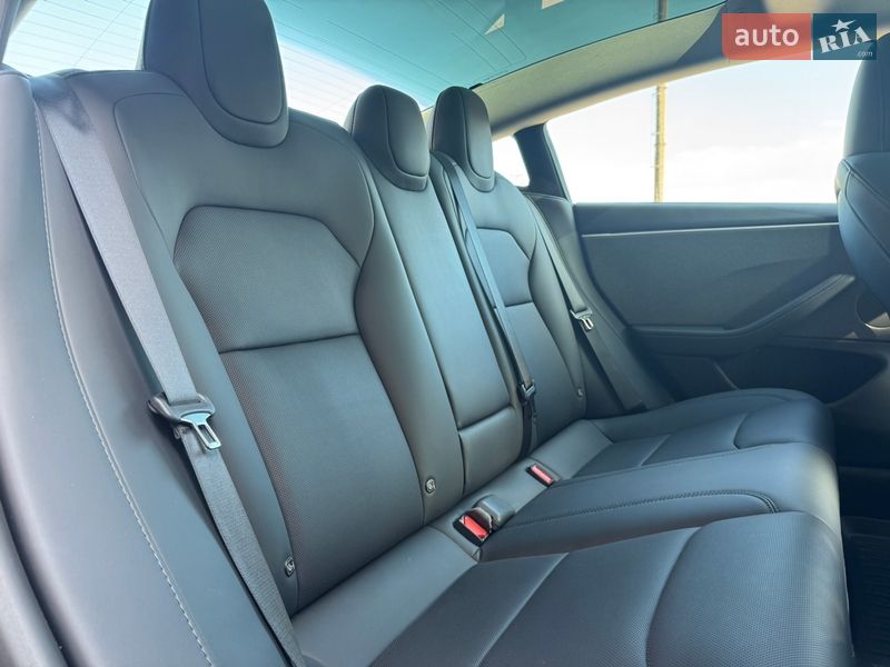 Седан Tesla Model 3 2024 в Стрые