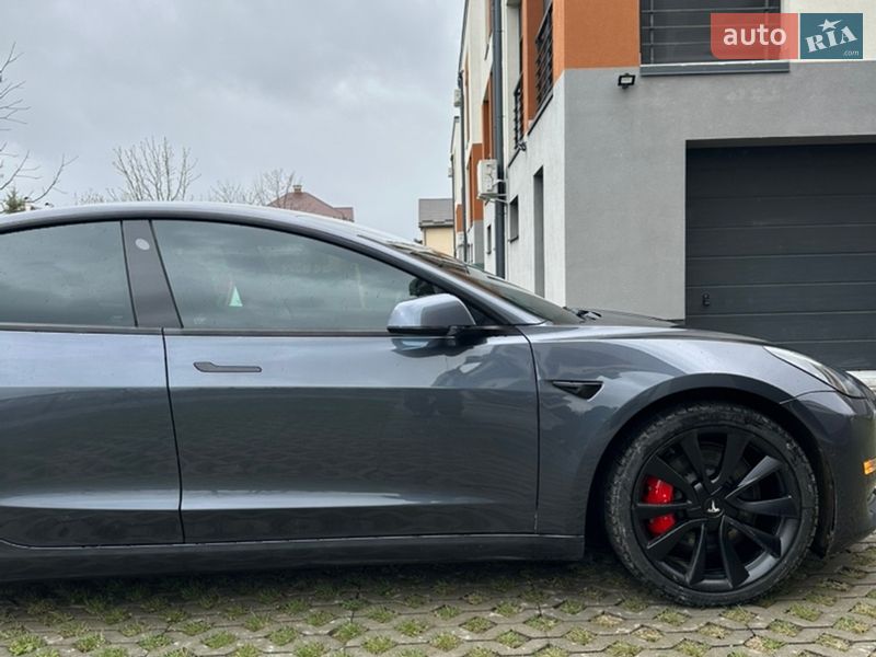 Седан Tesla Model 3 2022 в Ивано-Франковске