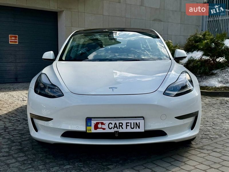 Седан Tesla Model 3 2022 в Львові