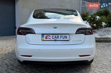 Седан Tesla Model 3 2022 в Львове