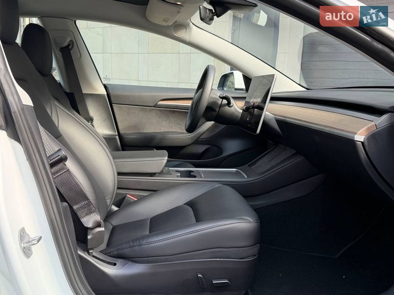 Седан Tesla Model 3 2022 в Львові
