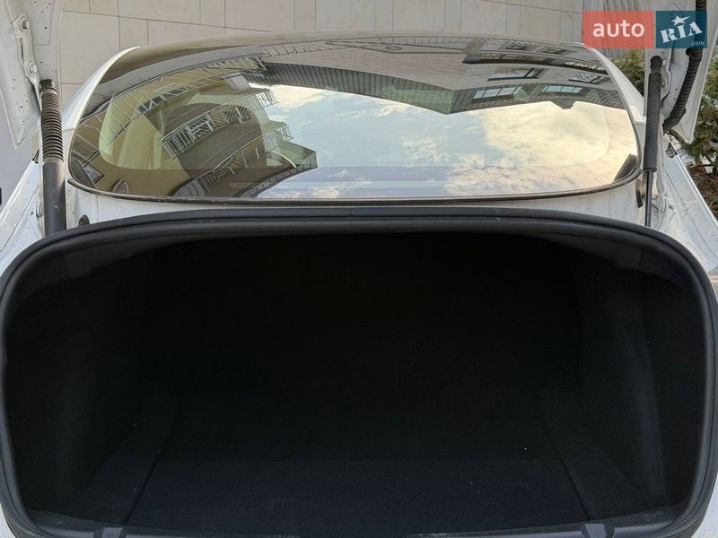 Седан Tesla Model 3 2022 в Львові
