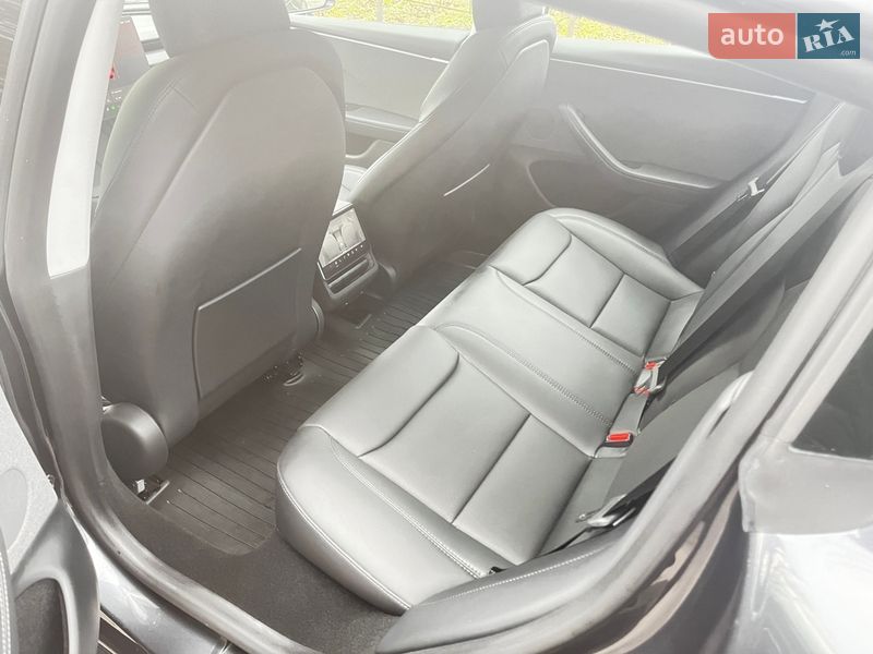 Седан Tesla Model 3 2025 в Харкові