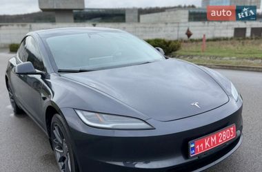 Седан Tesla Model 3 2025 в Киеве