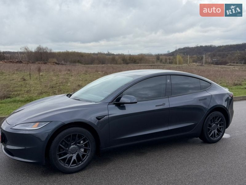 Седан Tesla Model 3 2025 в Киеве
