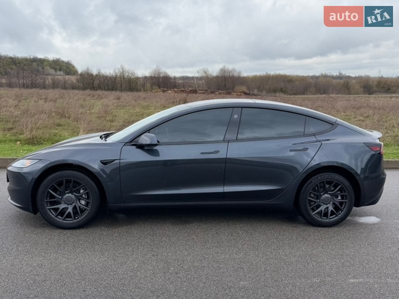 Седан Tesla Model 3 2025 в Киеве