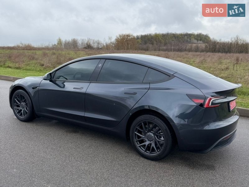 Седан Tesla Model 3 2025 в Киеве