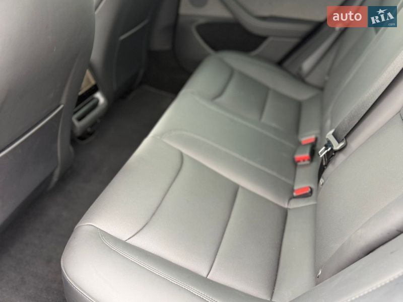 Седан Tesla Model 3 2025 в Киеве